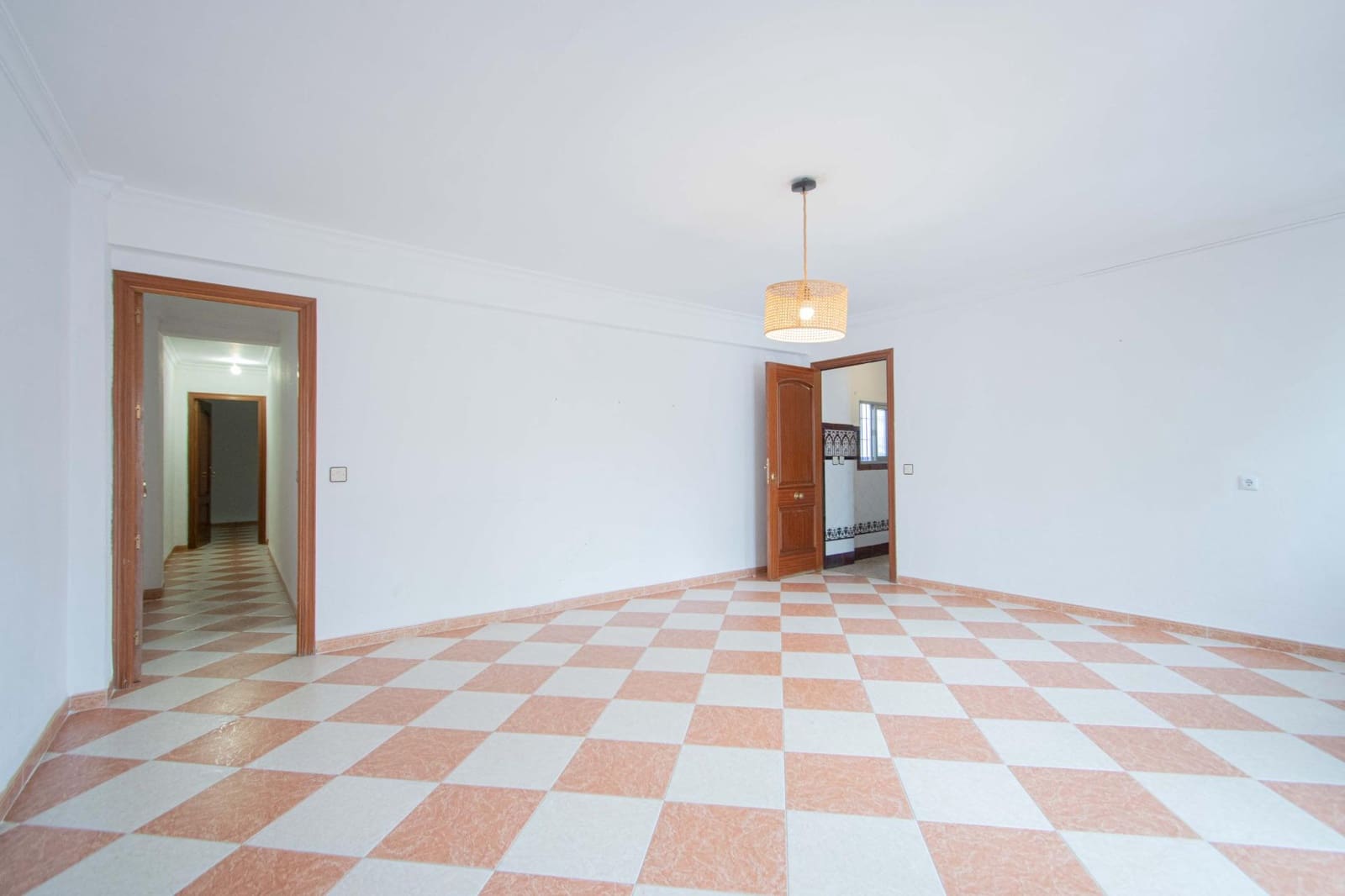 6 soveværelse Rækkehus til salg i Sevilla by med garage - € 210.000 (Ref: 9908076)