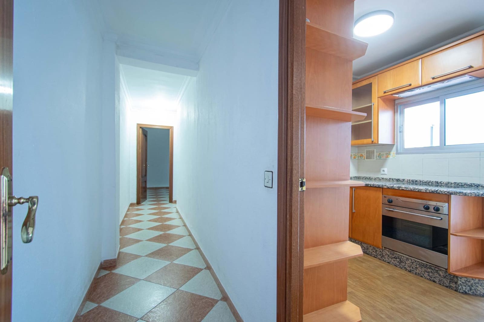 6 soveværelse Rækkehus til salg i Sevilla by med garage - € 210.000 (Ref: 9908076)