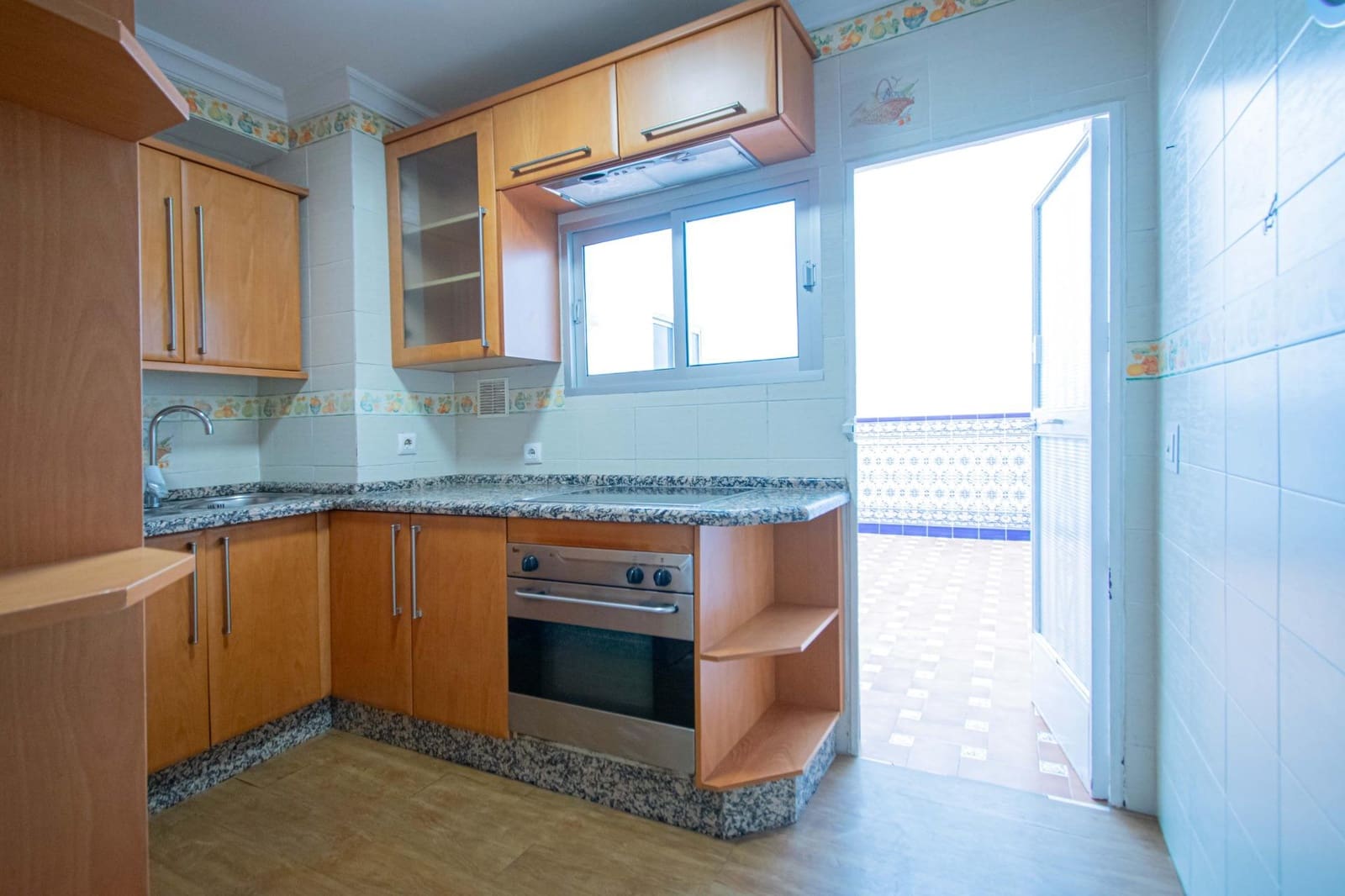 6 soveværelse Rækkehus til salg i Sevilla by med garage - € 210.000 (Ref: 9908076)