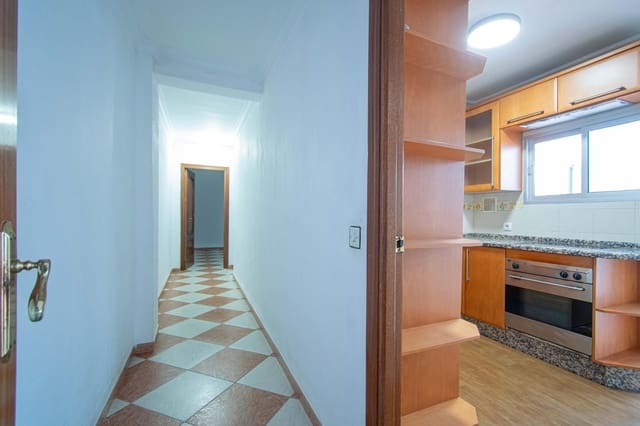 6 soveværelse Rækkehus til salg i Sevilla by med garage - € 210.000 (Ref: 9908076)