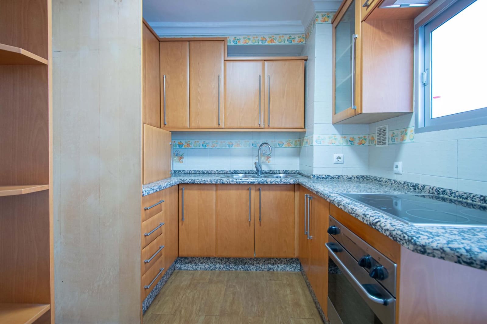 6 soveværelse Rækkehus til salg i Sevilla by med garage - € 210.000 (Ref: 9908076)