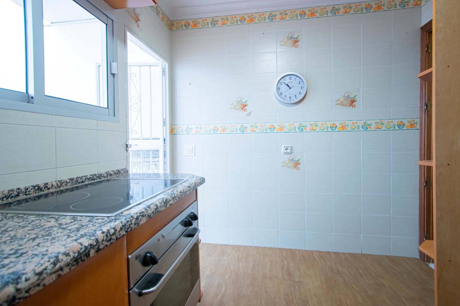 6 soveværelse Rækkehus til salg i Sevilla by med garage - € 210.000 (Ref: 9908076)