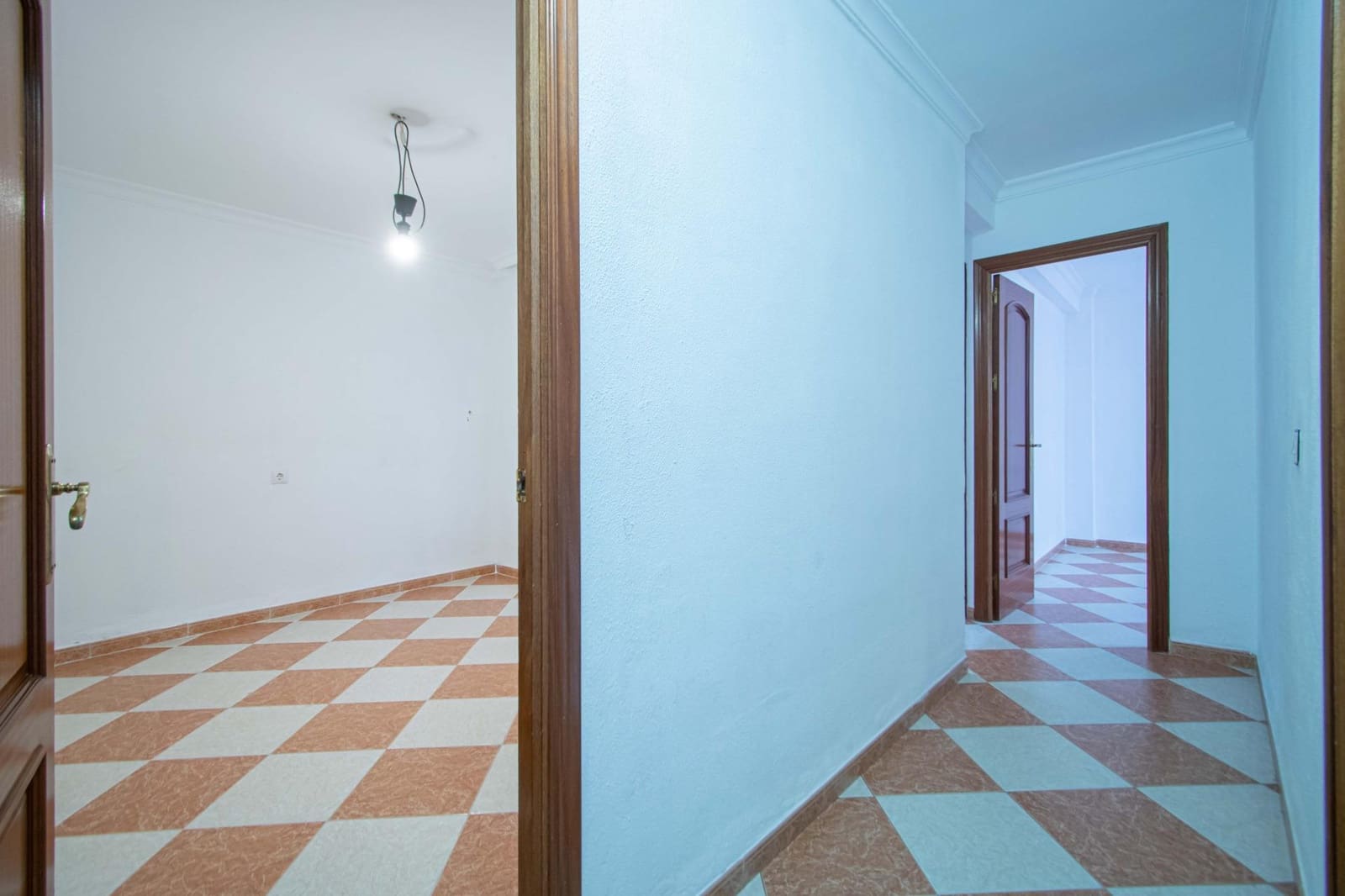 6 soveværelse Rækkehus til salg i Sevilla by med garage - € 210.000 (Ref: 9908076)