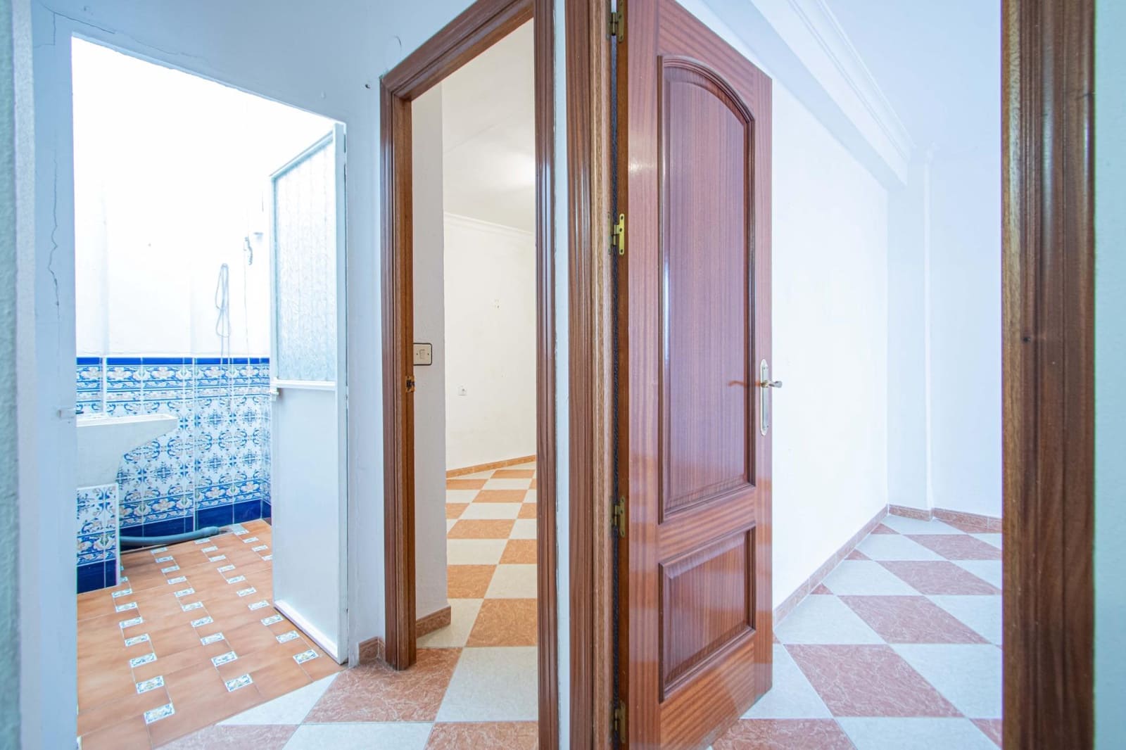 6 soveværelse Rækkehus til salg i Sevilla by med garage - € 210.000 (Ref: 9908076)