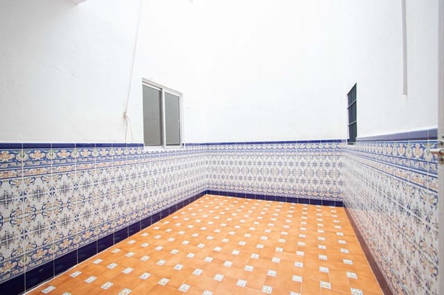 6 soveværelse Rækkehus til salg i Sevilla by med garage - € 210.000 (Ref: 9908076)