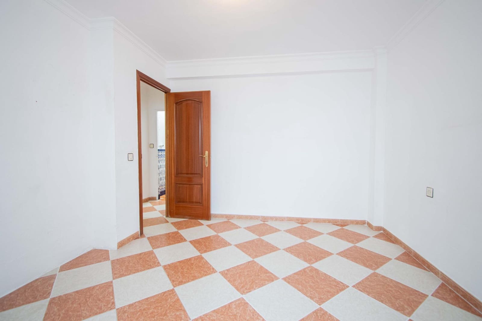 6 soveværelse Rækkehus til salg i Sevilla by med garage - € 210.000 (Ref: 9908076)