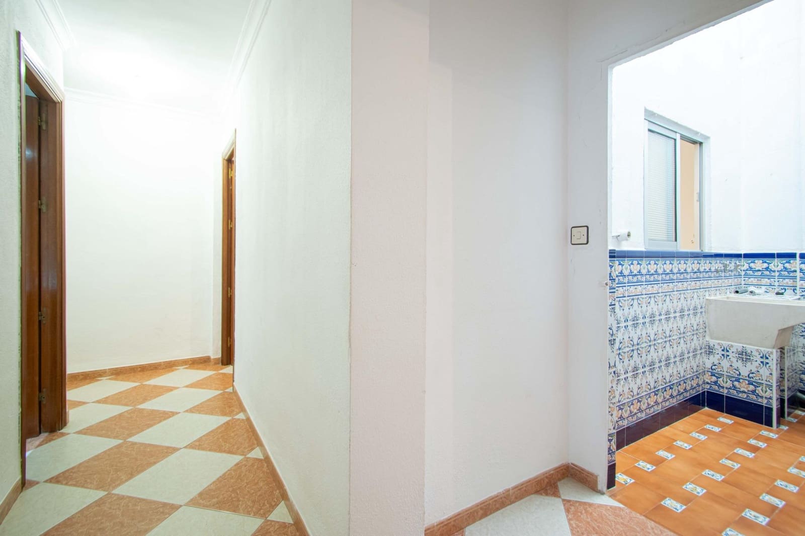 6 soveværelse Rækkehus til salg i Sevilla by med garage - € 210.000 (Ref: 9908076)