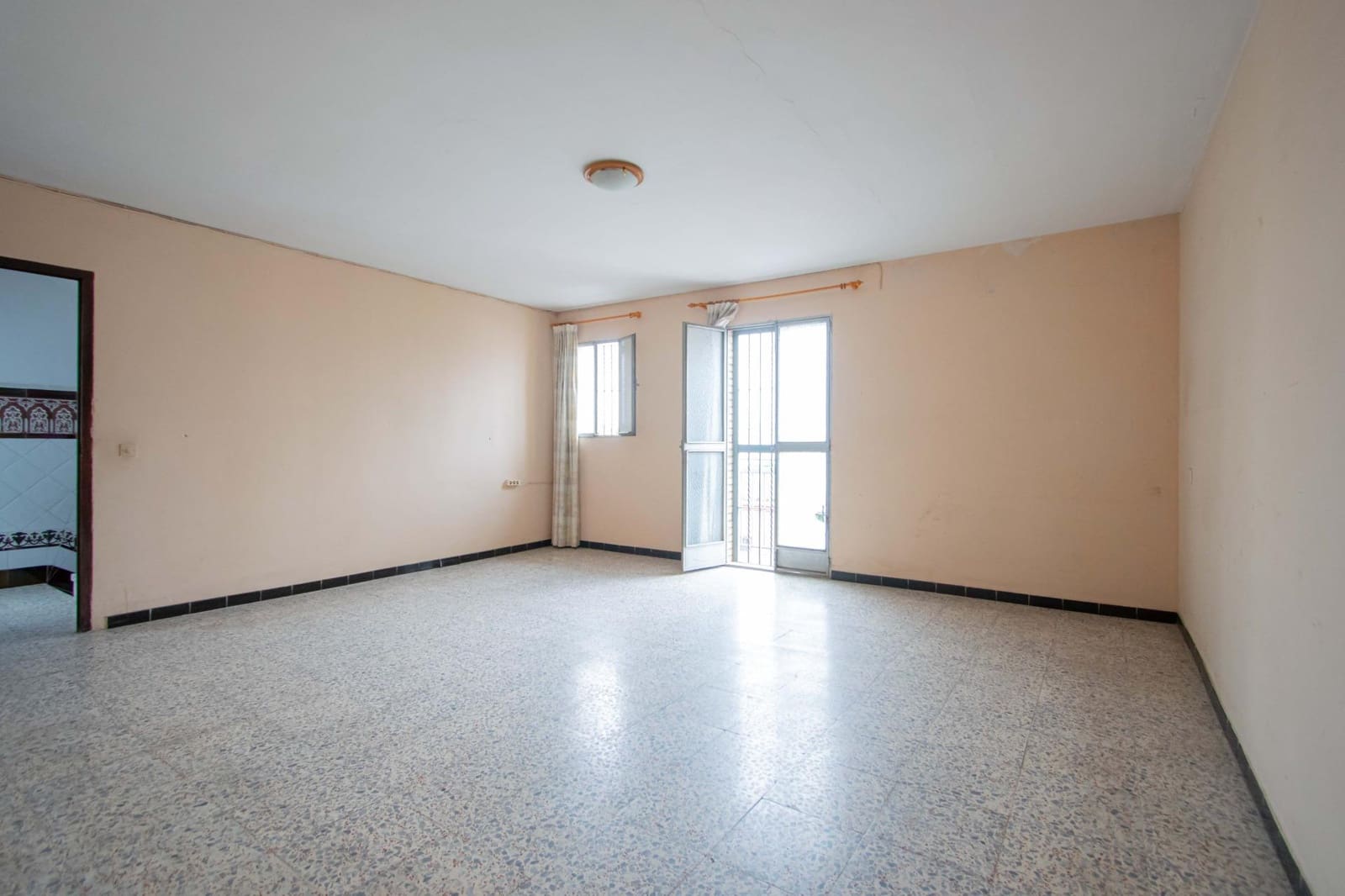 6 soveværelse Rækkehus til salg i Sevilla by med garage - € 210.000 (Ref: 9908076)