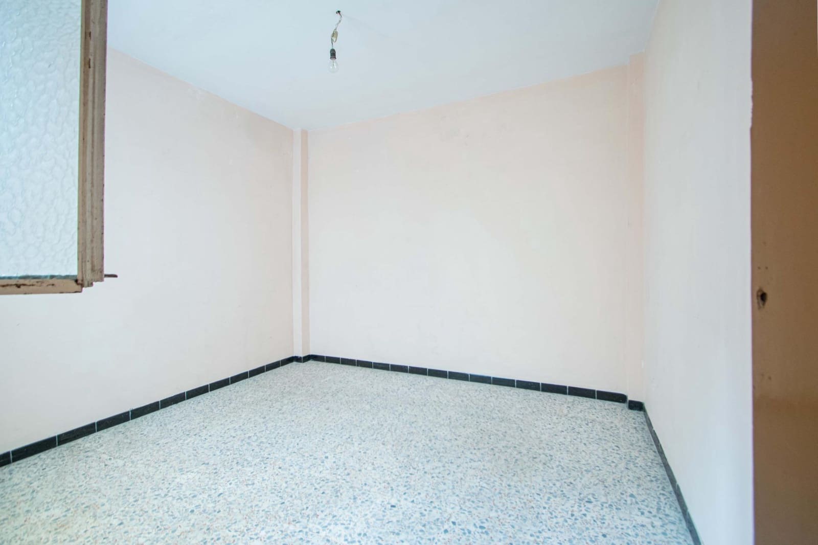 6 soveværelse Rækkehus til salg i Sevilla by med garage - € 210.000 (Ref: 9908076)