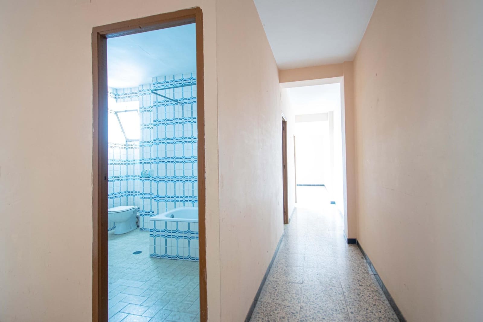 6 soveværelse Rækkehus til salg i Sevilla by med garage - € 210.000 (Ref: 9908076)