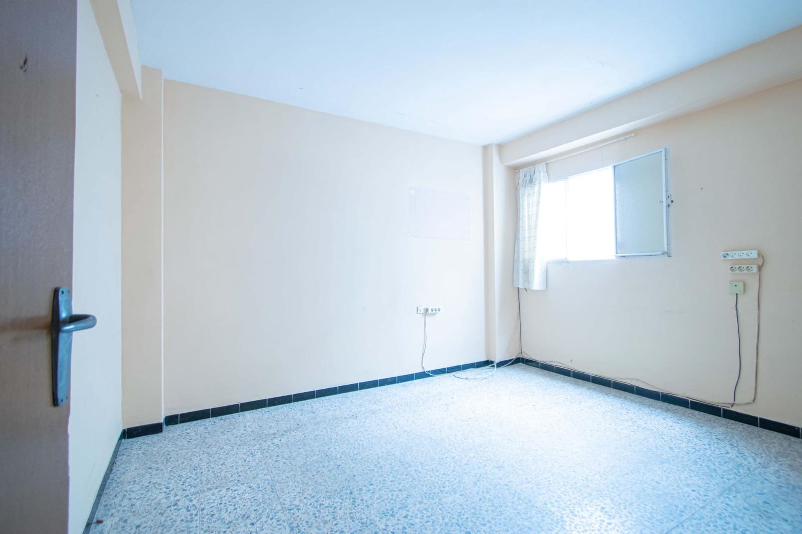 6 soveværelse Rækkehus til salg i Sevilla by med garage - € 210.000 (Ref: 9908076)