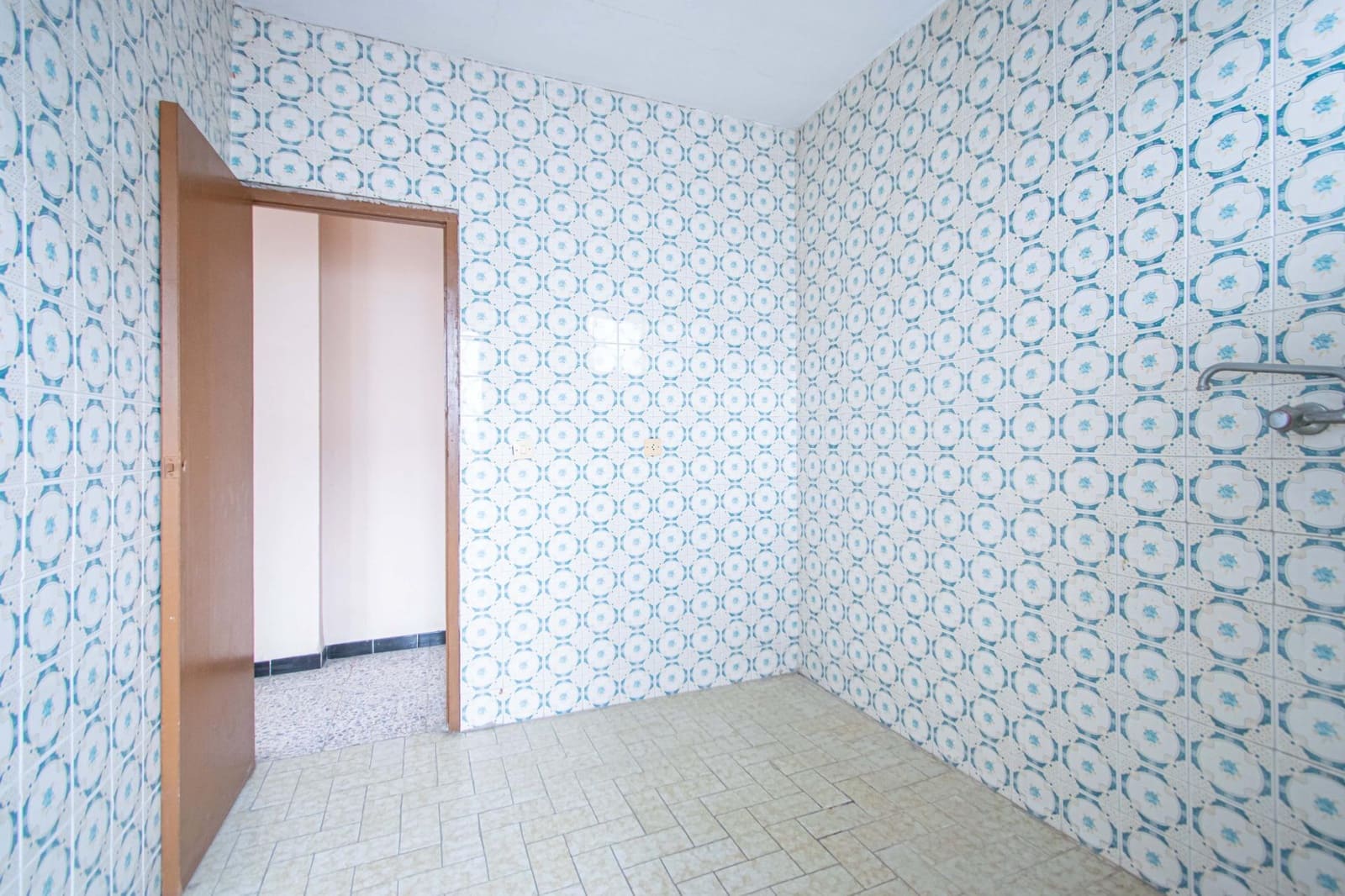 6 soveværelse Rækkehus til salg i Sevilla by med garage - € 210.000 (Ref: 9908076)