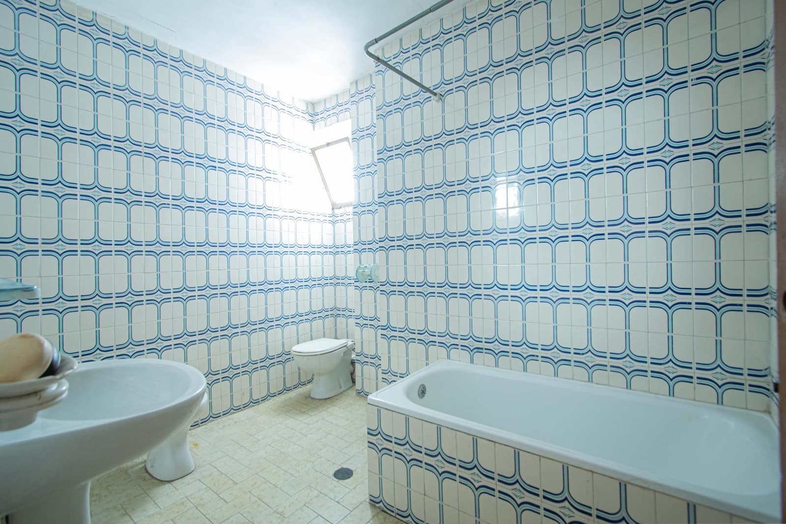 6 soveværelse Rækkehus til salg i Sevilla by med garage - € 210.000 (Ref: 9908076)