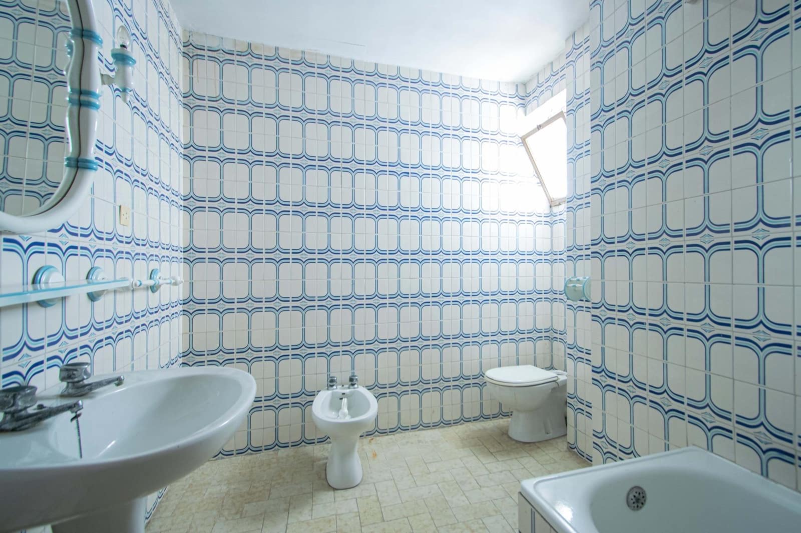6 soveværelse Rækkehus til salg i Sevilla by med garage - € 210.000 (Ref: 9908076)