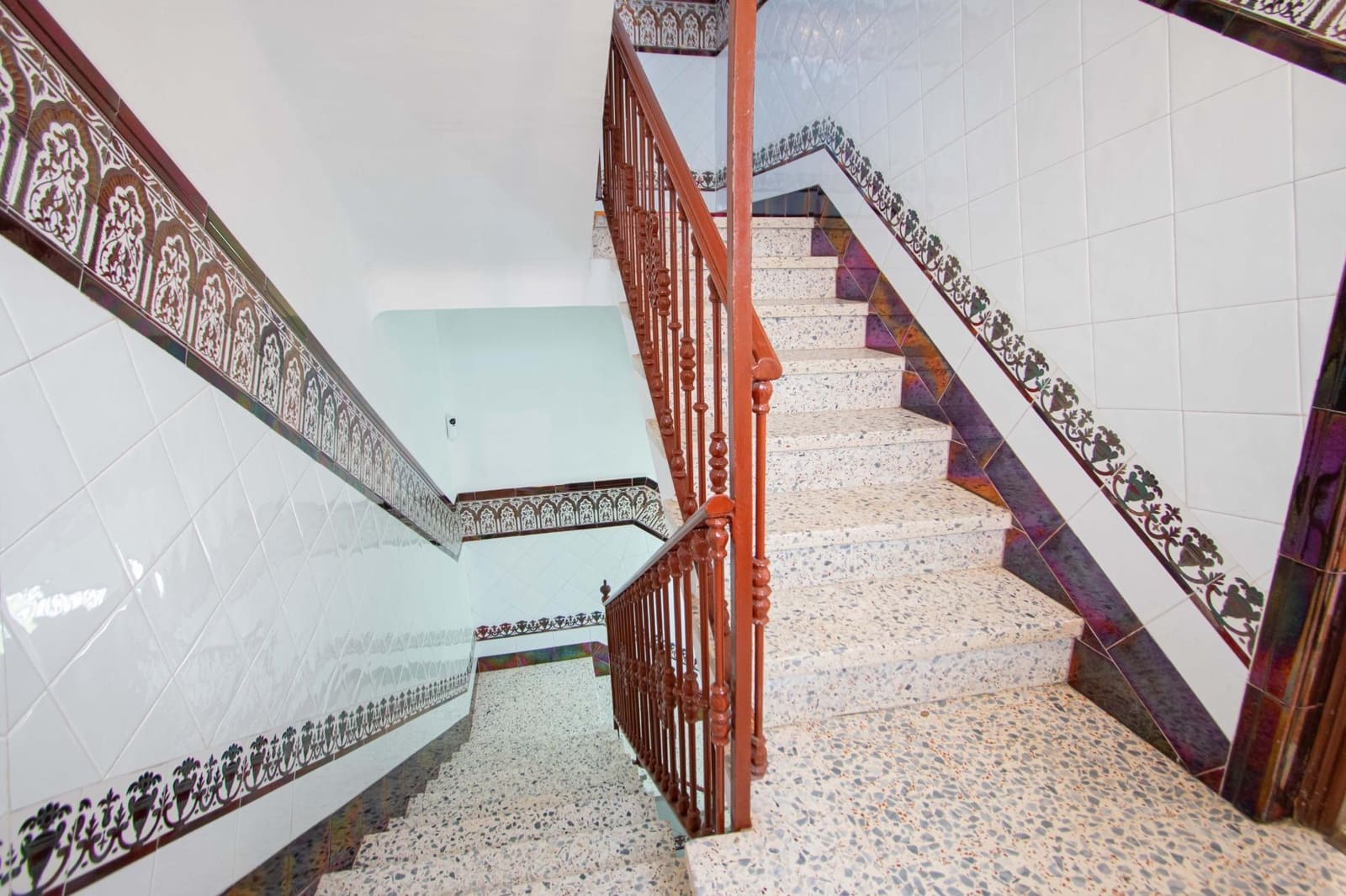 6 soveværelse Rækkehus til salg i Sevilla by med garage - € 210.000 (Ref: 9908076)