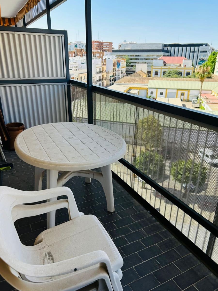 4 slaapkamer Flat te huur in Sevilla stad met garage - € 1.300 (Ref: 9915893)