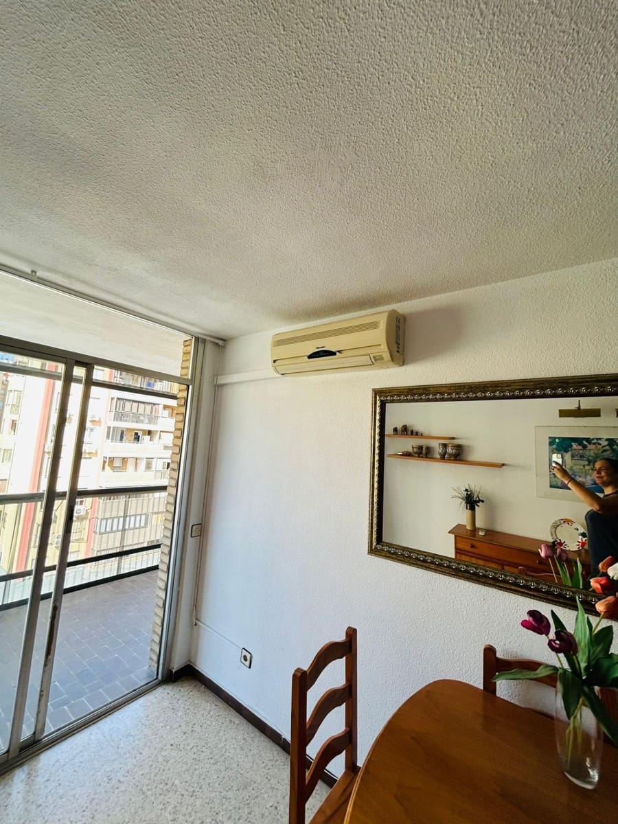 4 slaapkamer Flat te huur in Sevilla stad met garage - € 1.300 (Ref: 9915893)