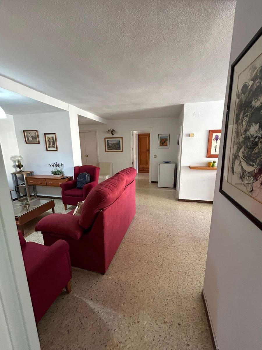 4 slaapkamer Flat te huur in Sevilla stad met garage - € 1.300 (Ref: 9915893)