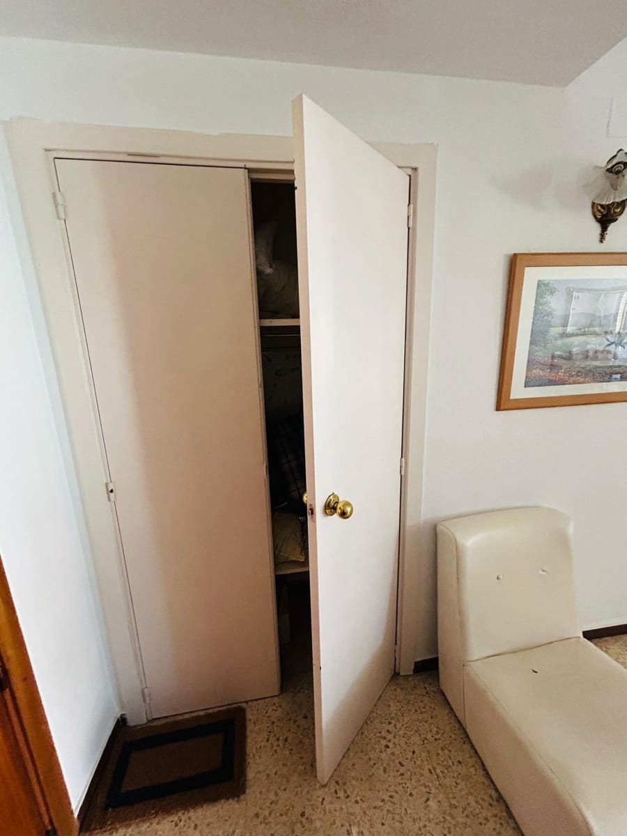 4 slaapkamer Flat te huur in Sevilla stad met garage - € 1.300 (Ref: 9915893)