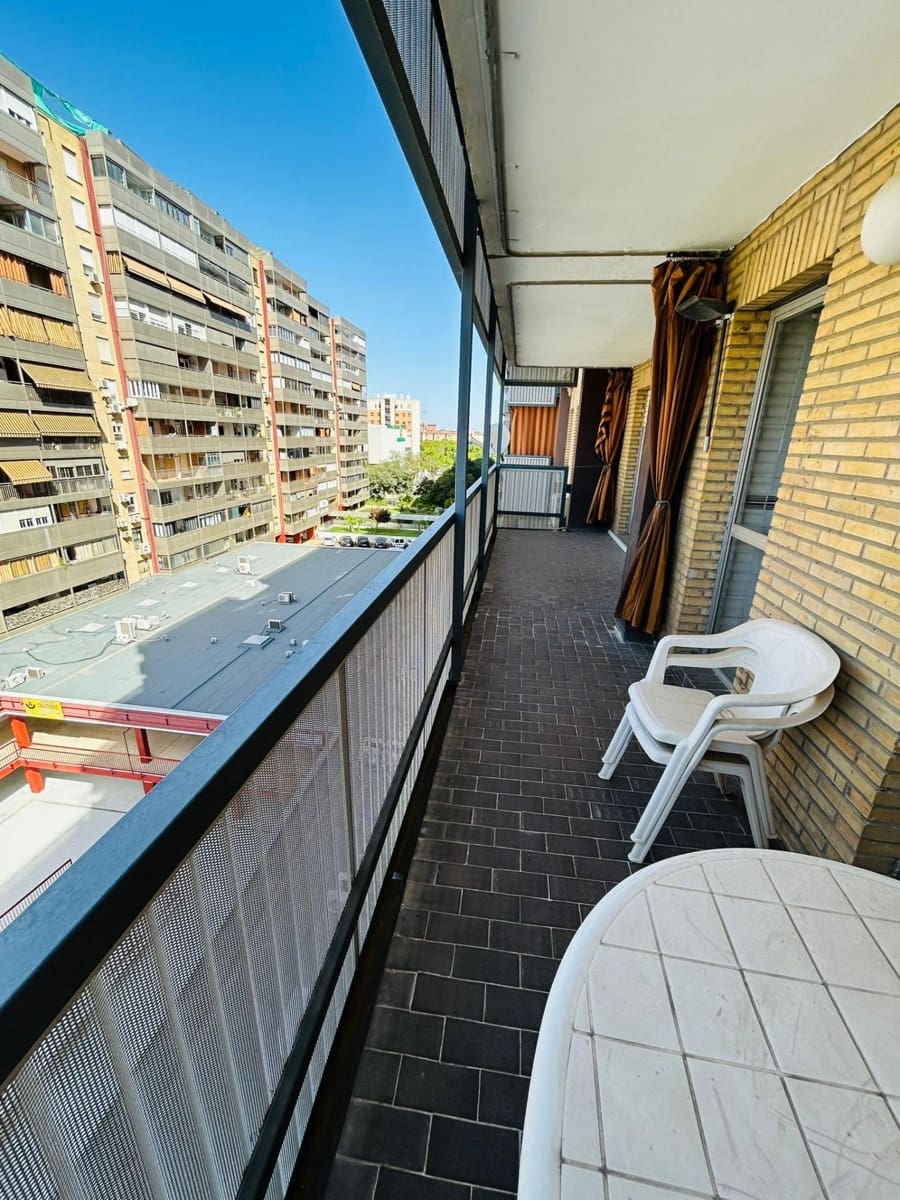 4 slaapkamer Flat te huur in Sevilla stad met garage - € 1.300 (Ref: 9915893)