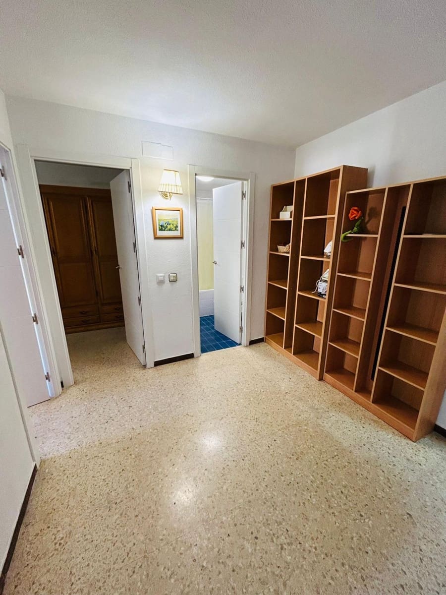 4 slaapkamer Flat te huur in Sevilla stad met garage - € 1.300 (Ref: 9915893)