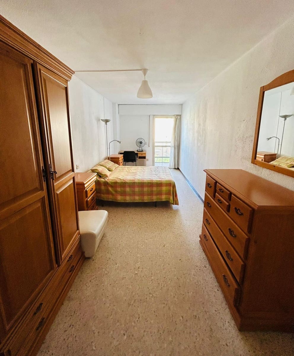 4 slaapkamer Flat te huur in Sevilla stad met garage - € 1.300 (Ref: 9915893)