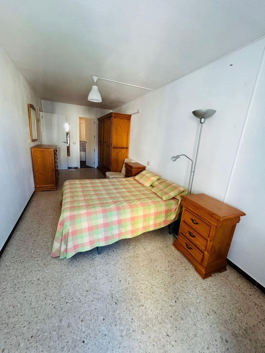 4 slaapkamer Flat te huur in Sevilla stad met garage - € 1.300 (Ref: 9915893)