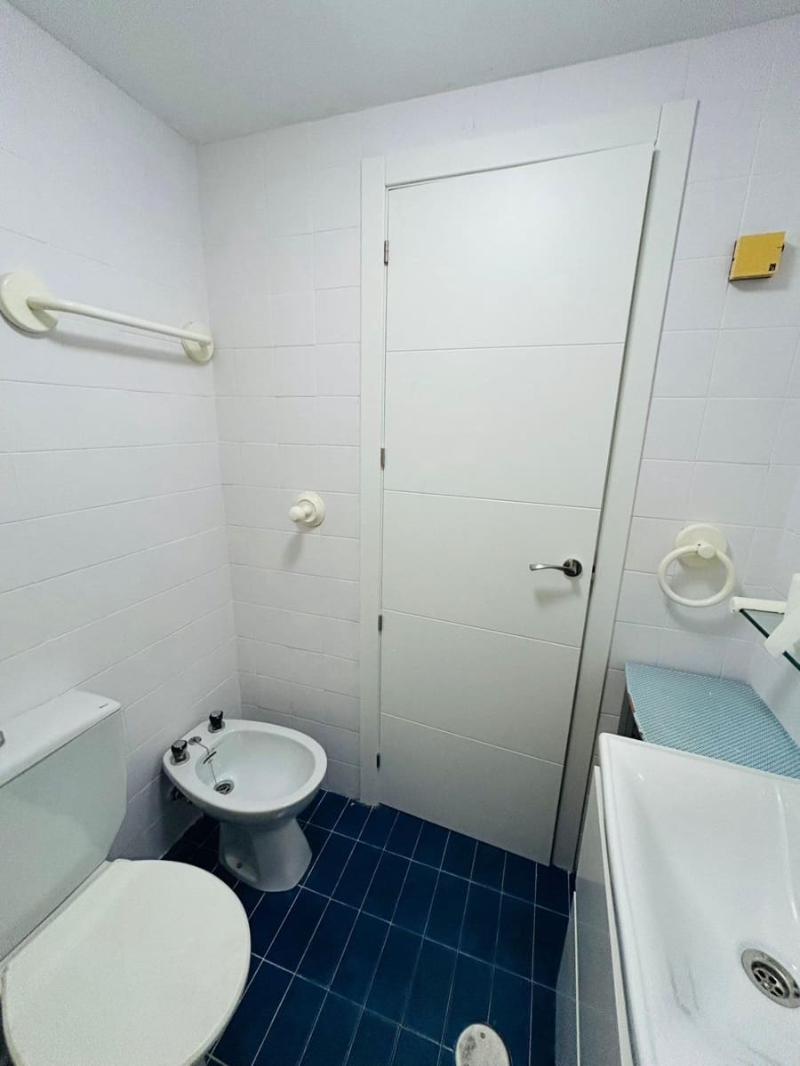4 slaapkamer Flat te huur in Sevilla stad met garage - € 1.300 (Ref: 9915893)