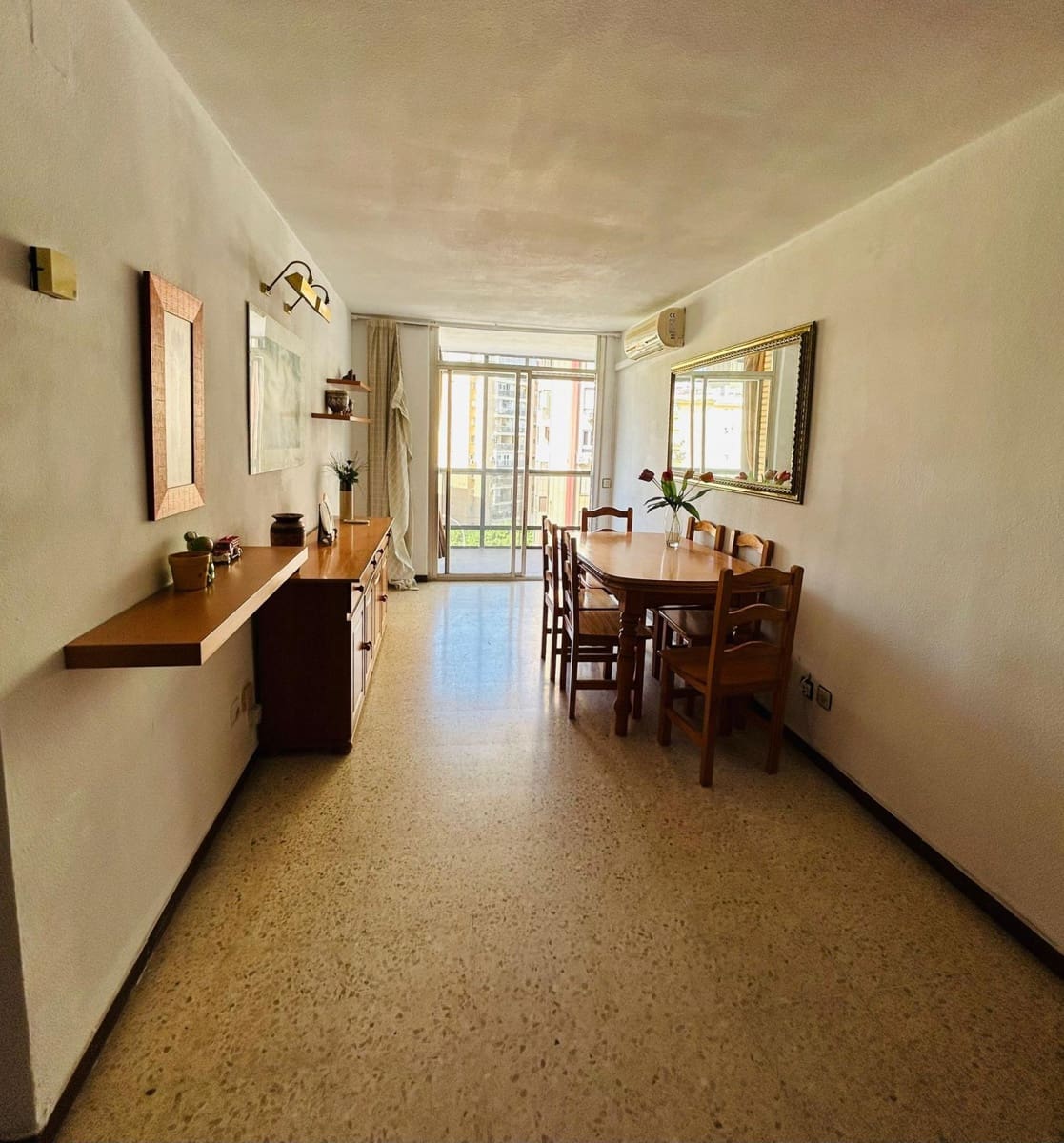 4 slaapkamer Flat te huur in Sevilla stad met garage - € 1.300 (Ref: 9915893)