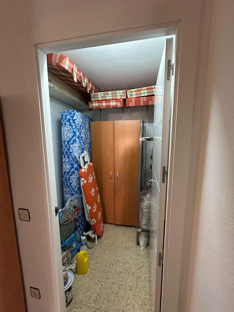 4 slaapkamer Flat te huur in Sevilla stad met garage - € 1.300 (Ref: 9915893)