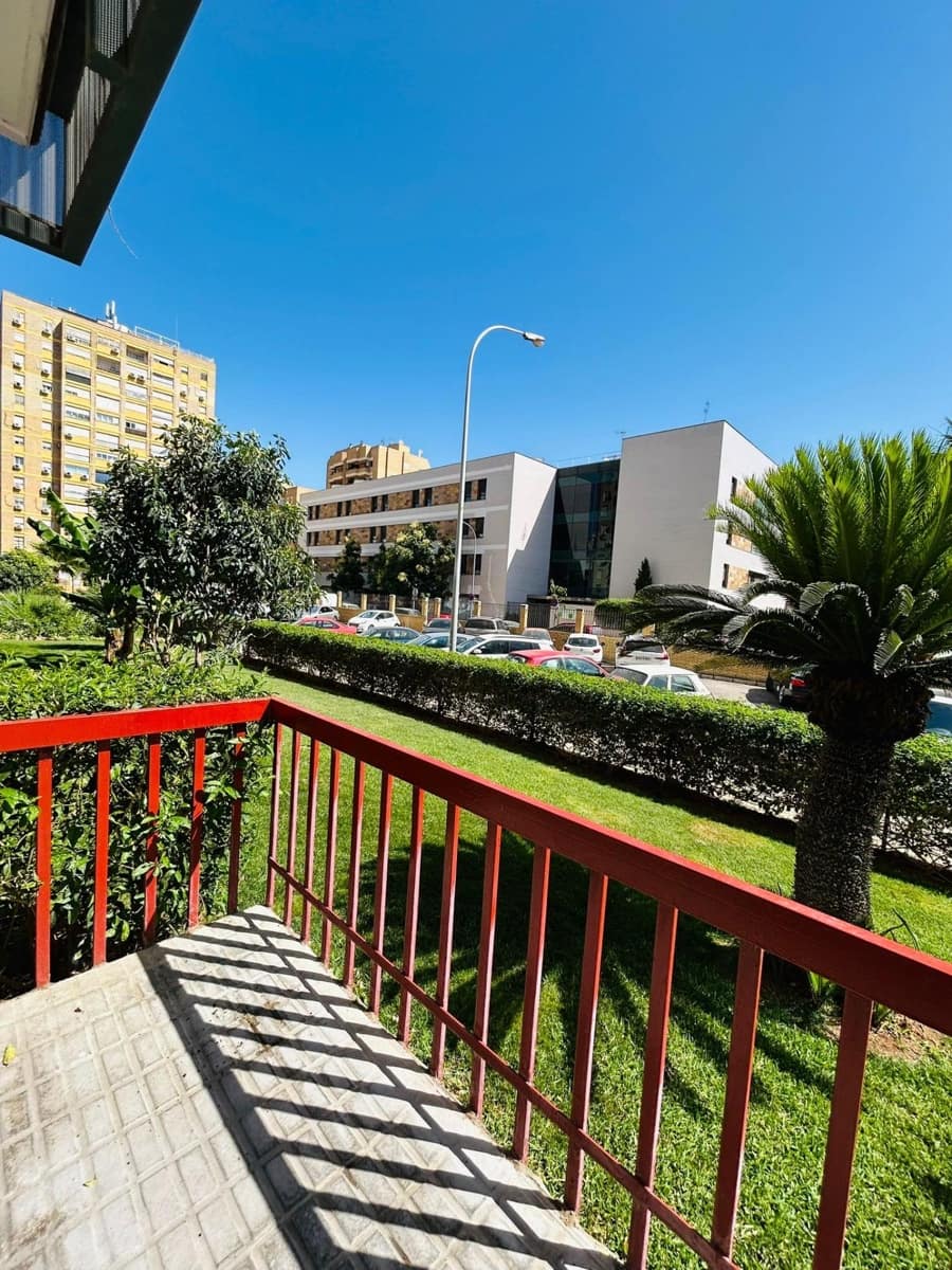 4 slaapkamer Flat te huur in Sevilla stad met garage - € 1.300 (Ref: 9915893)