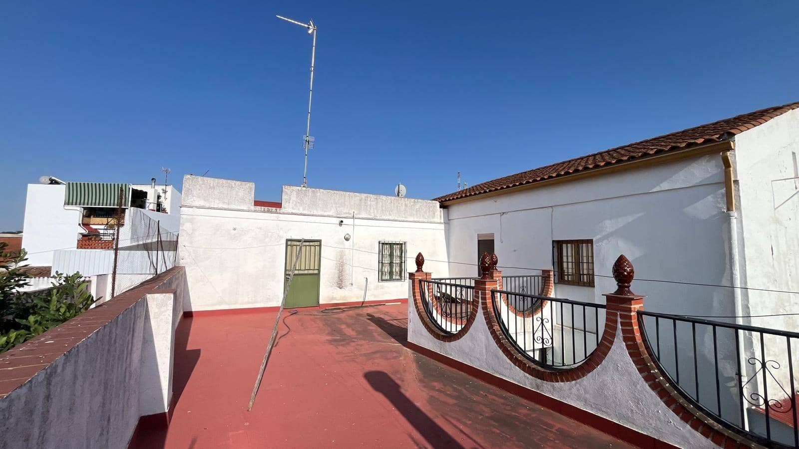 5 bedroom Townhouse for sale in El Ronquillo - € 300,000 (Ref: 9920506)
