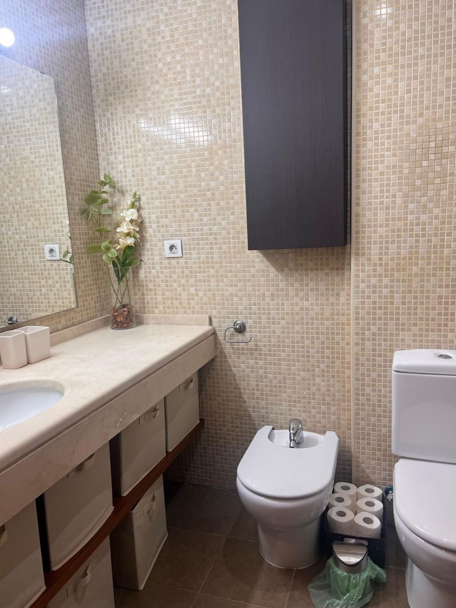 3 bedroom Flat for sale in Seville city with pool garage - € 650,000 (Ref: 9922370)