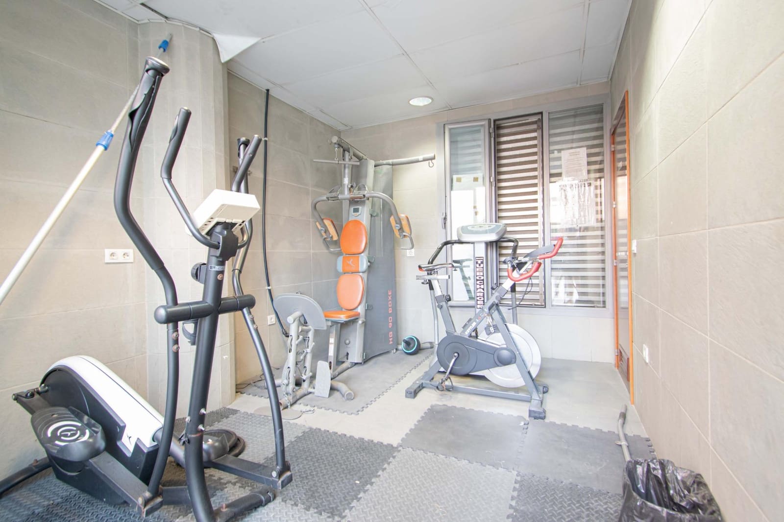 3 bedroom Flat for sale in Seville city with pool garage - € 650,000 (Ref: 9922370)