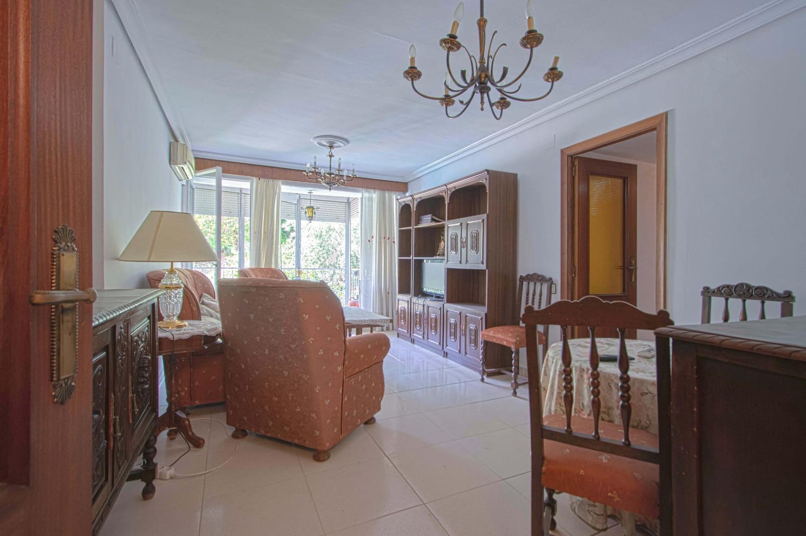 3 bedroom Flat for sale in San Juan de Aznalfarache with pool - € 180,000 (Ref: 9922371)