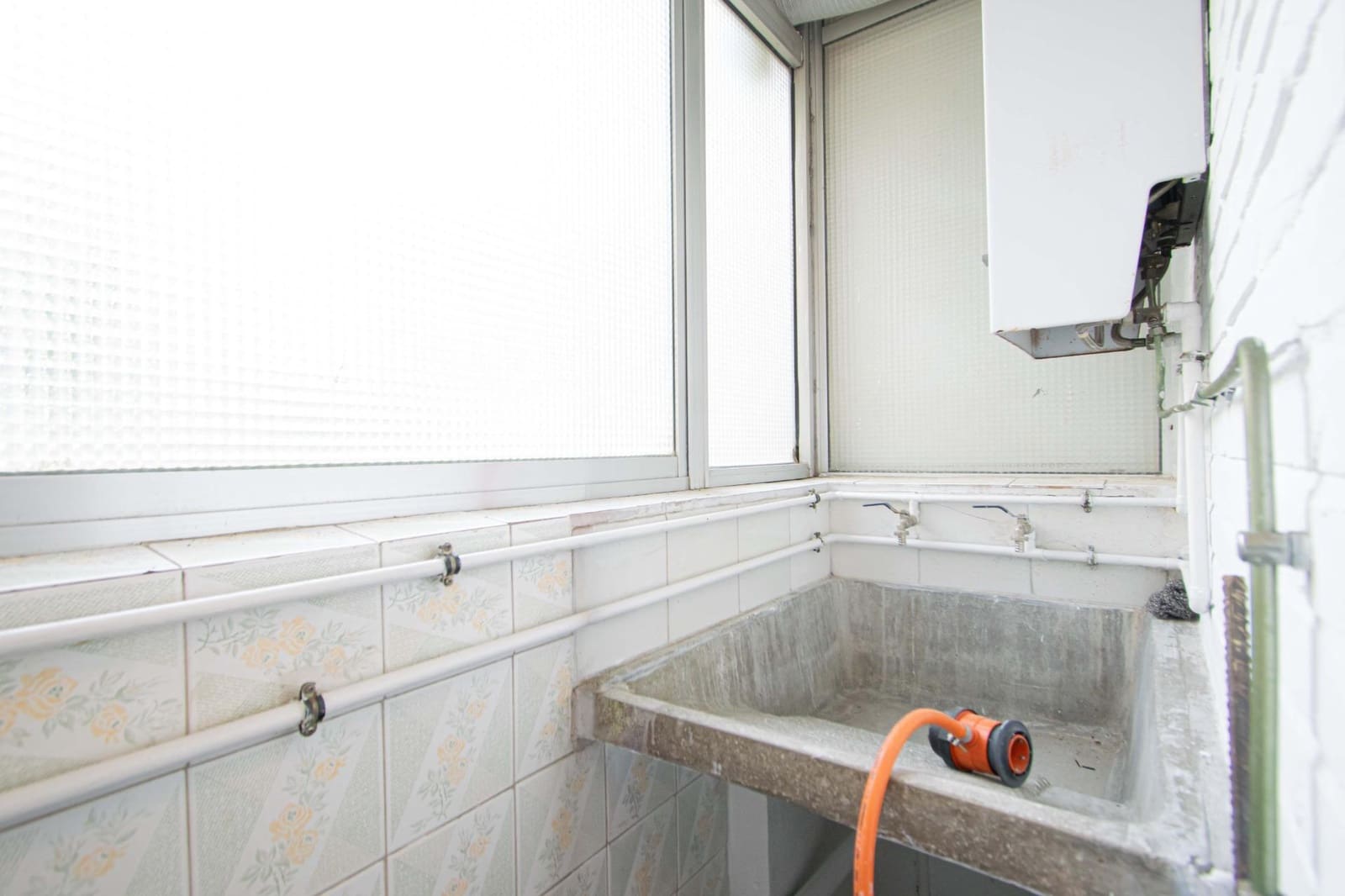 3 bedroom Flat for sale in San Juan de Aznalfarache with pool - € 180,000 (Ref: 9922371)