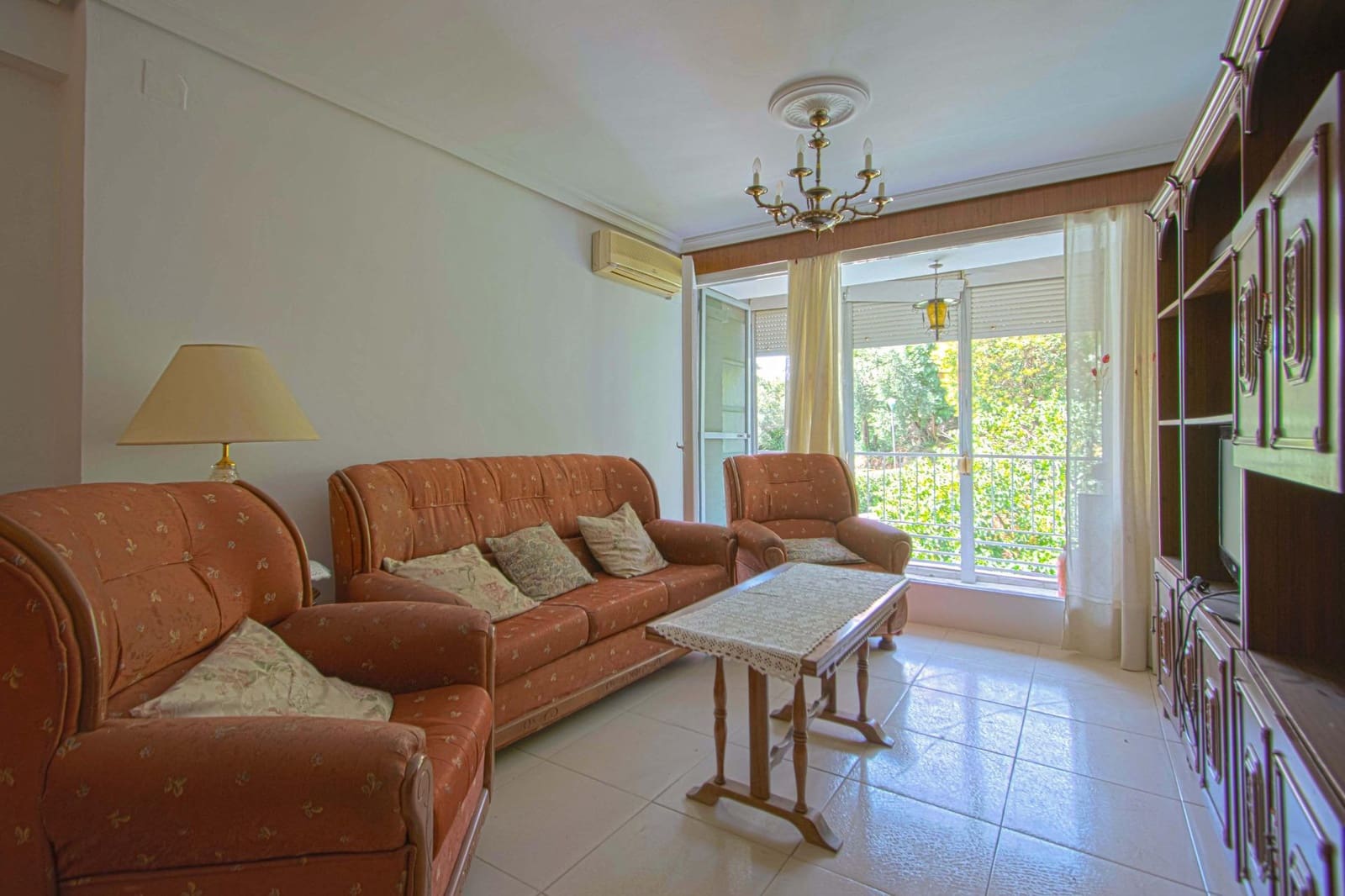 3 bedroom Flat for sale in San Juan de Aznalfarache with pool - € 180,000 (Ref: 9922371)