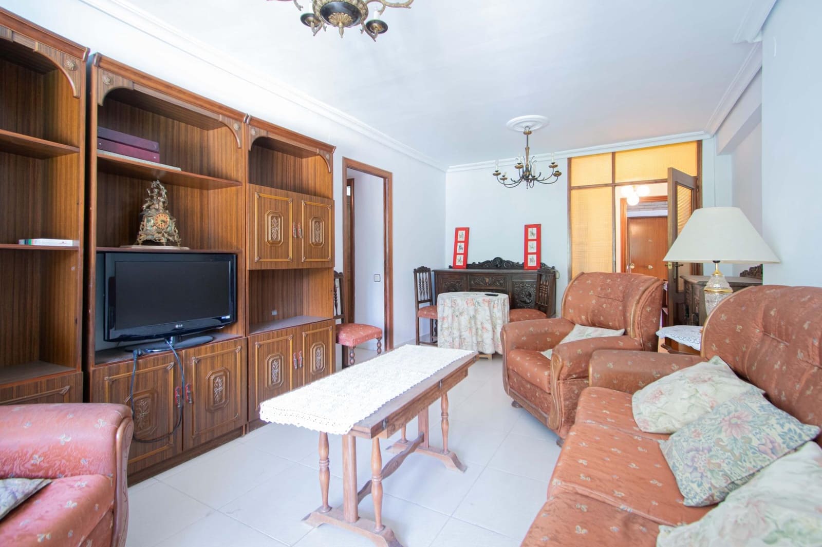 3 bedroom Flat for sale in San Juan de Aznalfarache with pool - € 180,000 (Ref: 9922371)