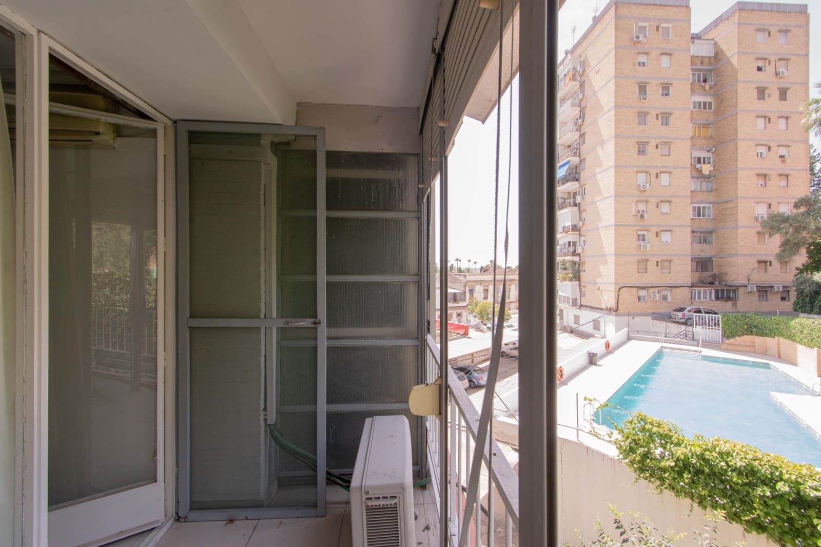 3 bedroom Flat for sale in San Juan de Aznalfarache with pool - € 180,000 (Ref: 9922371)