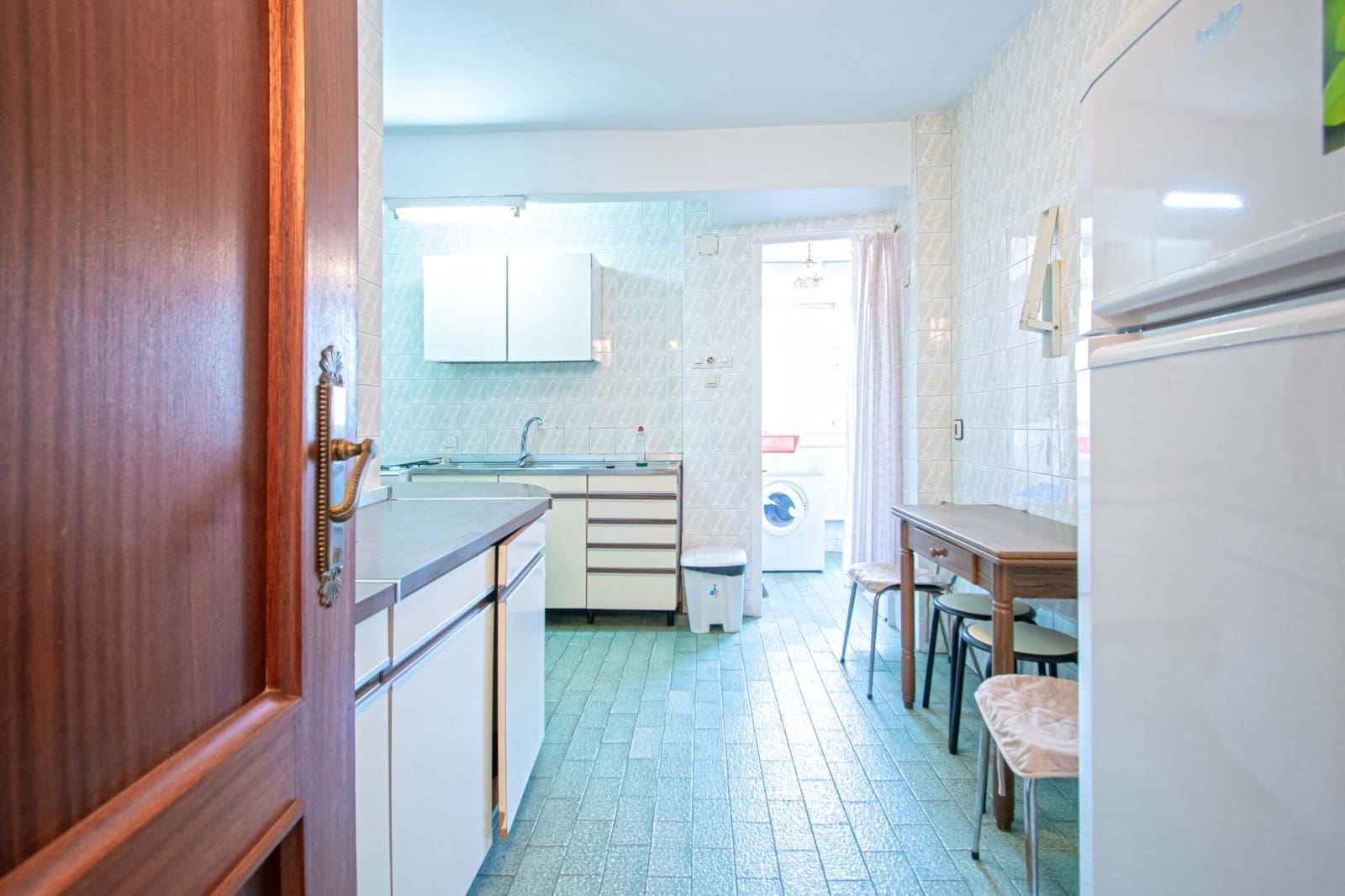 3 bedroom Flat for sale in San Juan de Aznalfarache with pool - € 180,000 (Ref: 9922371)