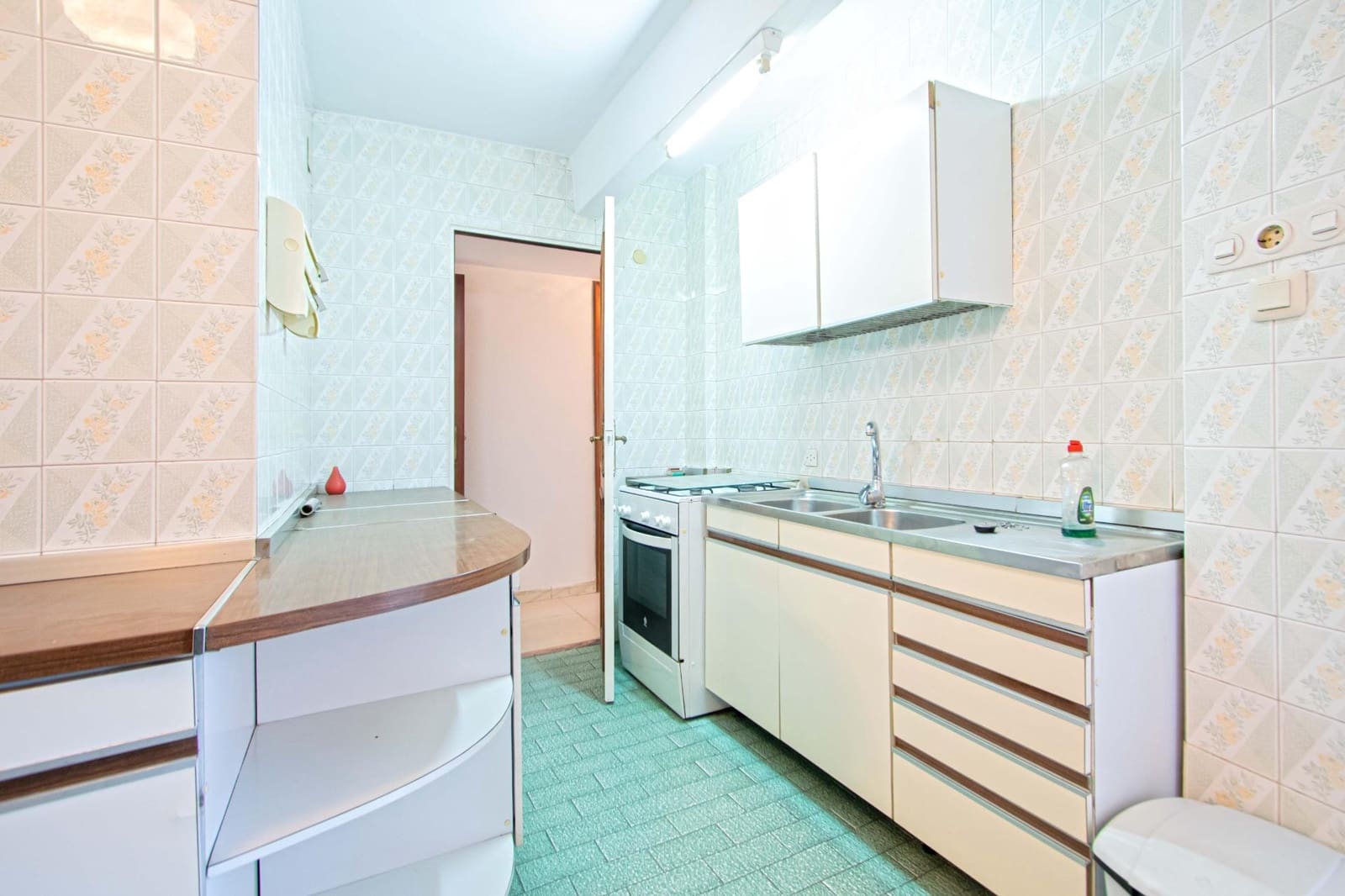 3 bedroom Flat for sale in San Juan de Aznalfarache with pool - € 180,000 (Ref: 9922371)