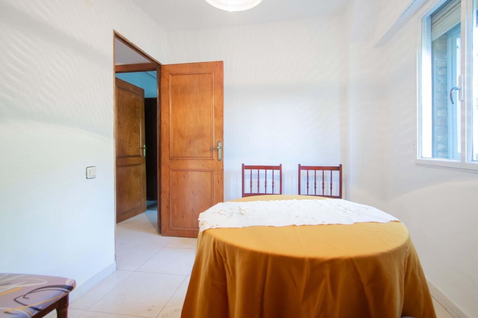 3 bedroom Flat for sale in San Juan de Aznalfarache with pool - € 180,000 (Ref: 9922371)