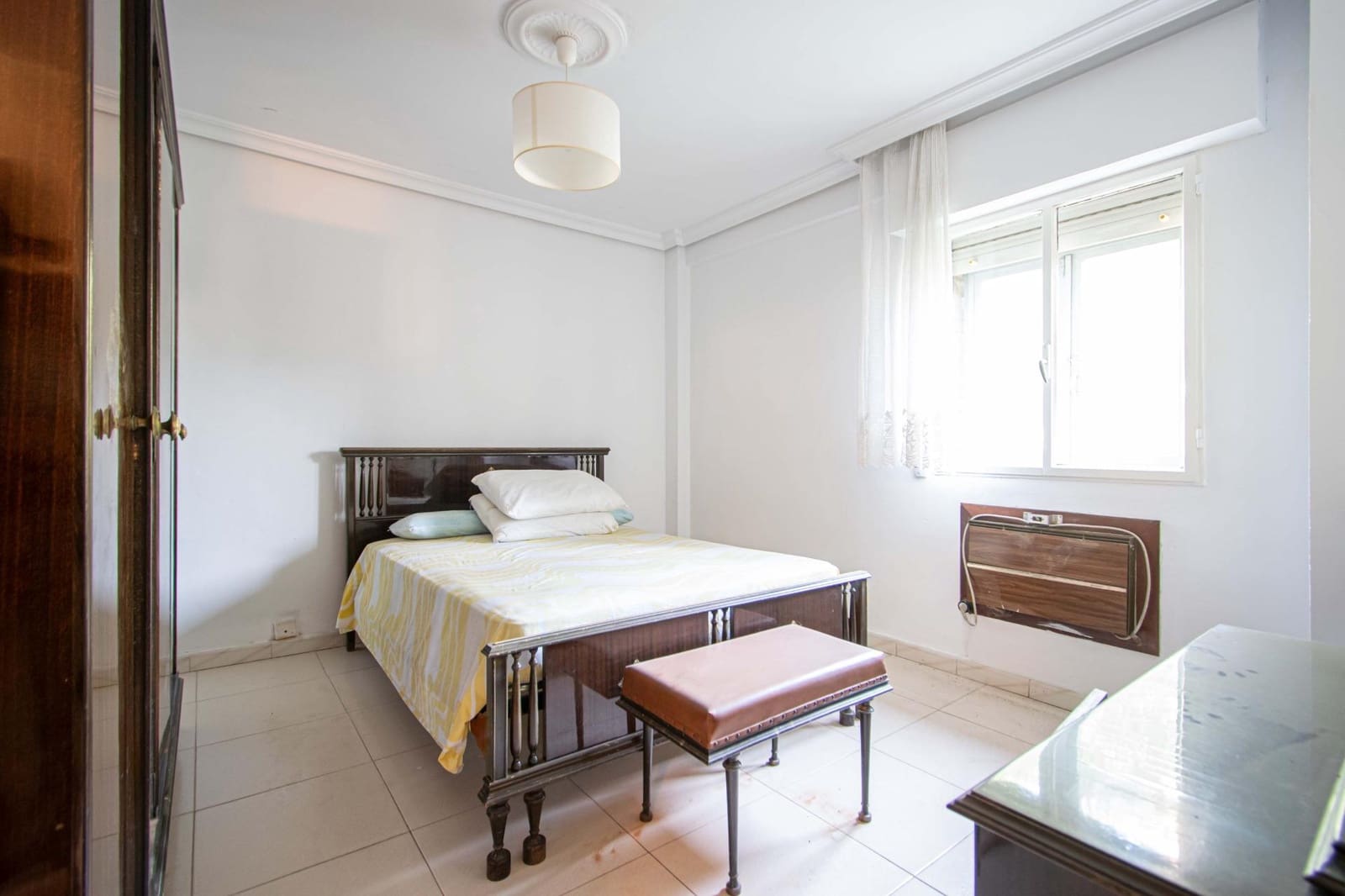 3 bedroom Flat for sale in San Juan de Aznalfarache with pool - € 180,000 (Ref: 9922371)