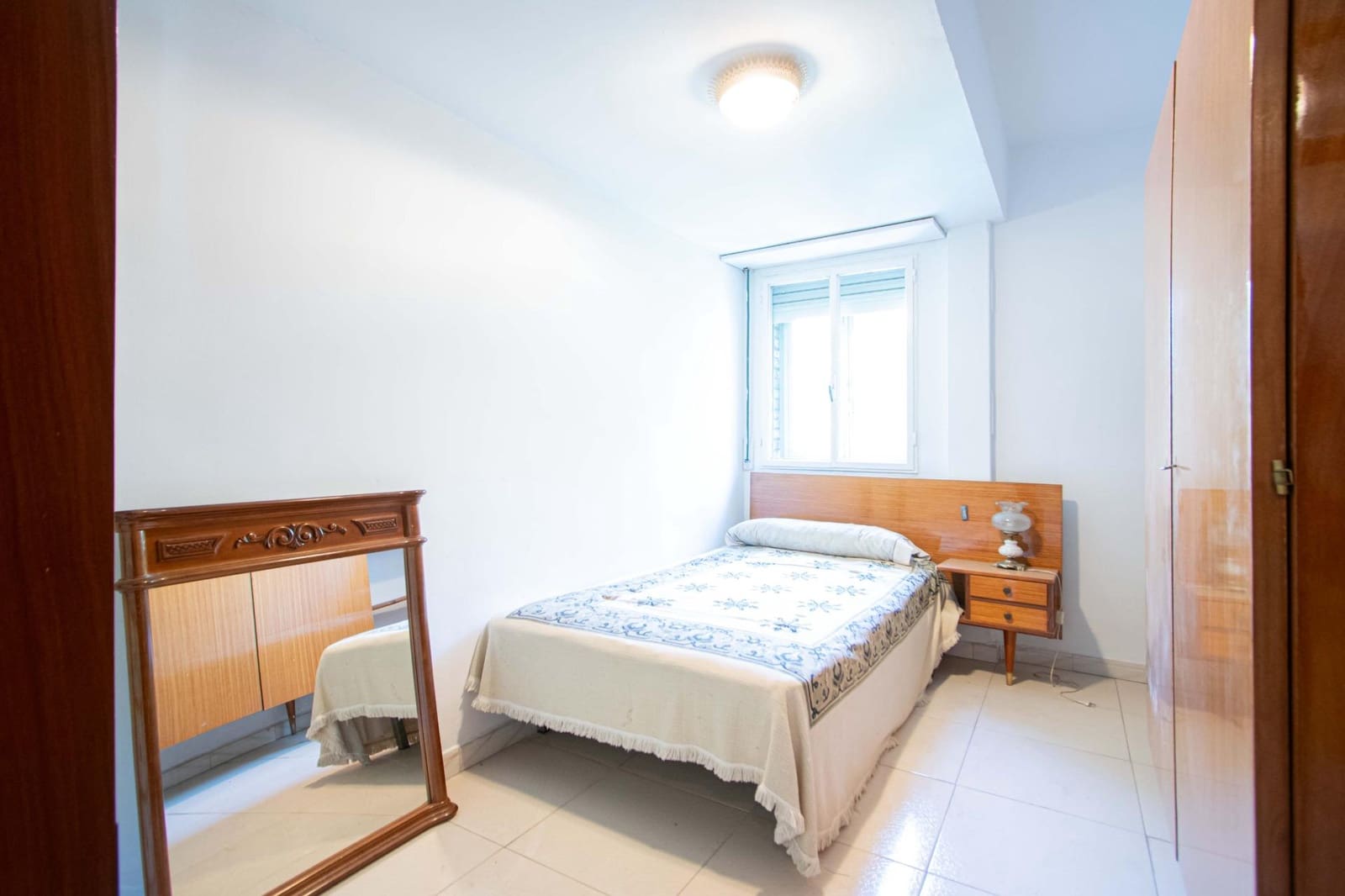 3 bedroom Flat for sale in San Juan de Aznalfarache with pool - € 180,000 (Ref: 9922371)