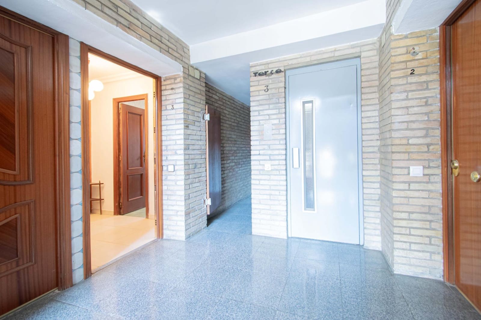 3 bedroom Flat for sale in San Juan de Aznalfarache with pool - € 180,000 (Ref: 9922371)