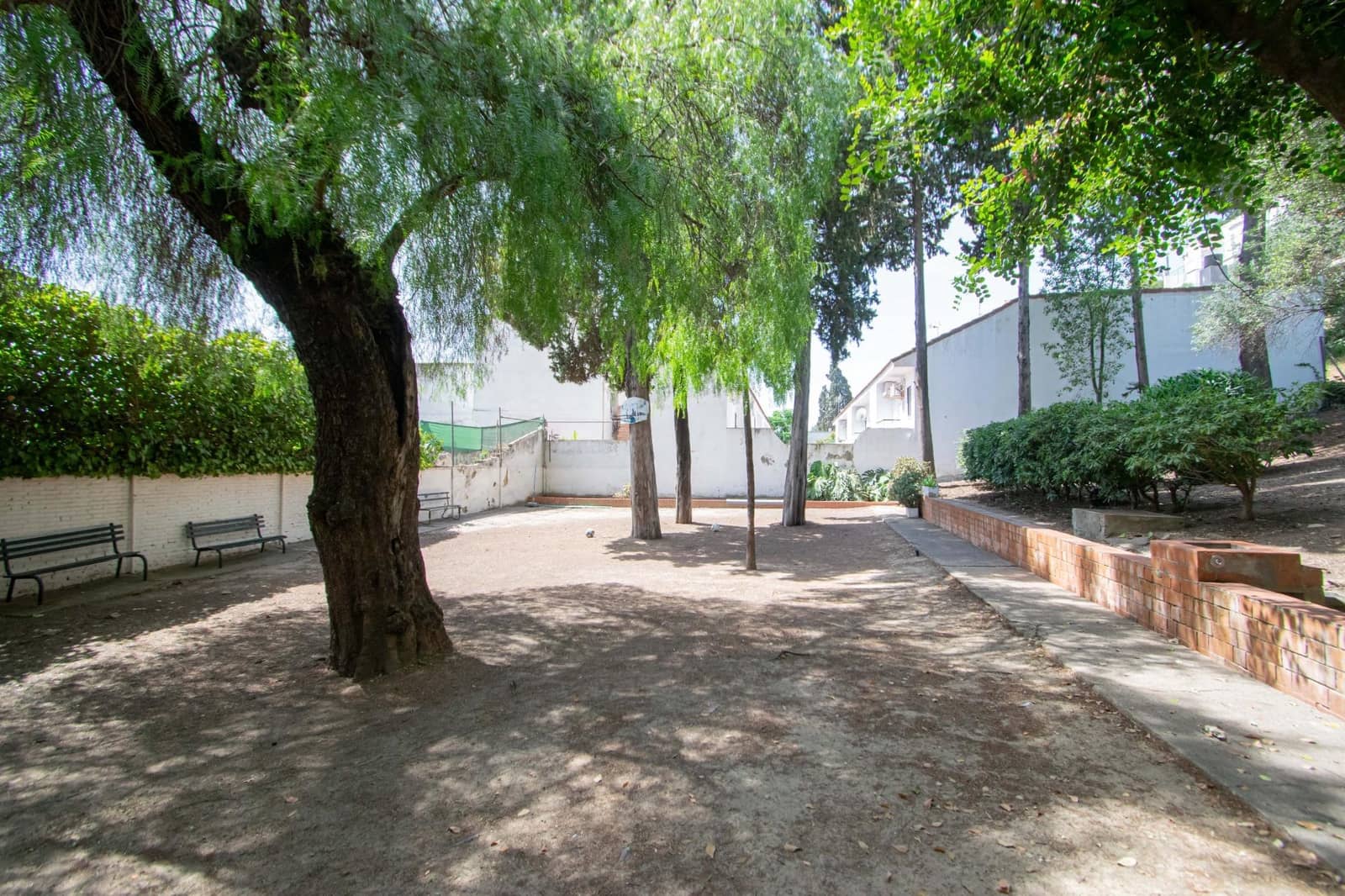 3 bedroom Flat for sale in San Juan de Aznalfarache with pool - € 180,000 (Ref: 9922371)