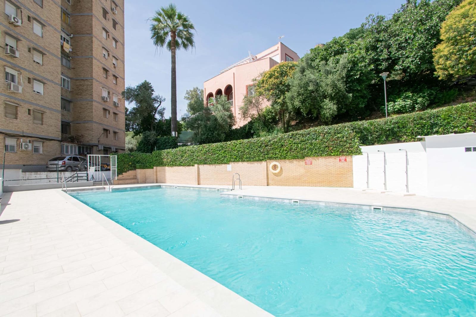 3 bedroom Flat for sale in San Juan de Aznalfarache with pool - € 180,000 (Ref: 9922371)