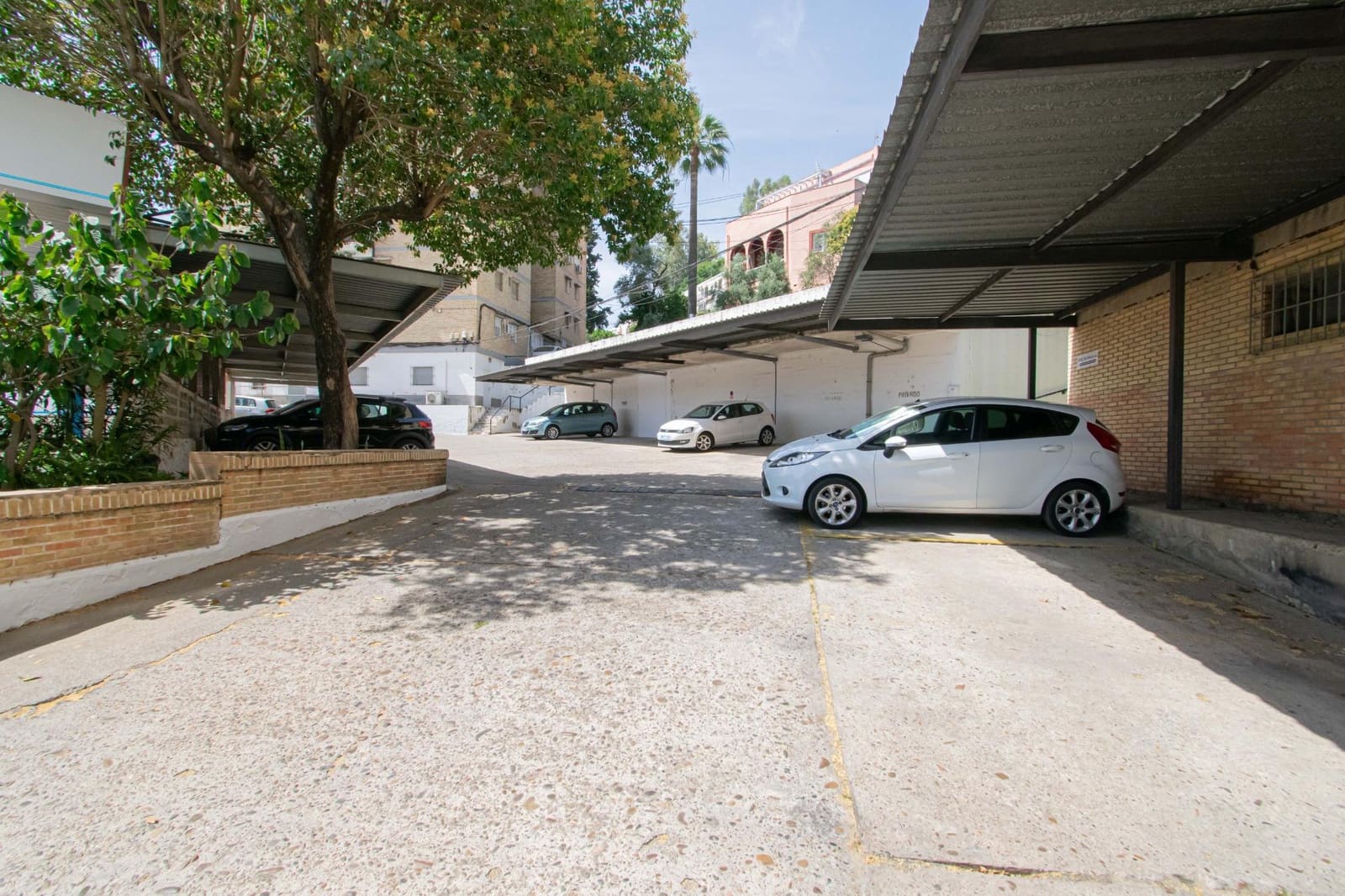 3 bedroom Flat for sale in San Juan de Aznalfarache with pool - € 180,000 (Ref: 9922371)