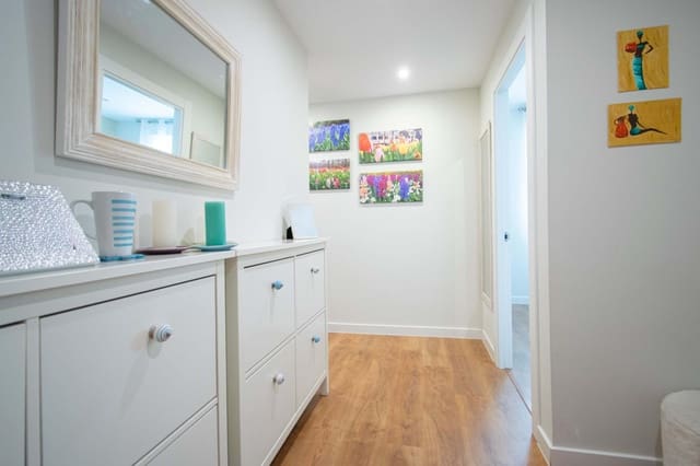 4 soverom Leilighet til salgs i Sevilla by med svømmebasseng garasje - € 395 000 (Ref: 9922372)