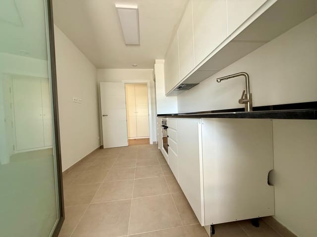 3 slaapkamer Flat te huur in Sevilla stad met zwembad garage - € 1.250 (Ref: 9924653)